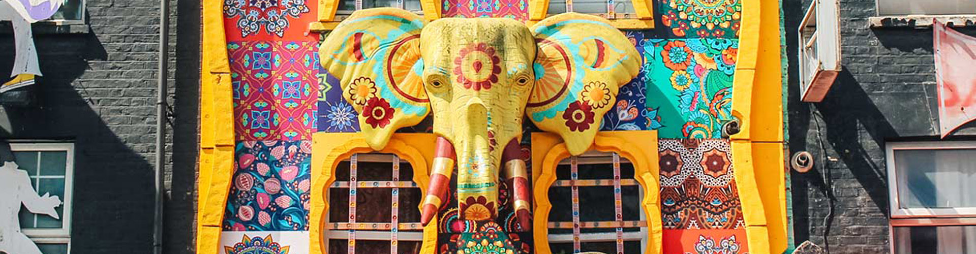 Camden Town è considerato il quartiere più anticonformista di Londra ed è sicuramente uno dei luoghi da non perdere della capitale britannica. Situato nella periferia nord di Londra, Camden Town viene visitato ogni giorno da migliaia di giovani provenienti da tutto il mondo.