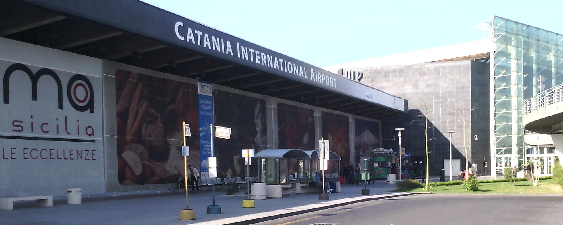 L'incendio all'aeroporto Fontanarossa di Catania ha bloccato molti studenti in partenza per una vacanza studio all'estero